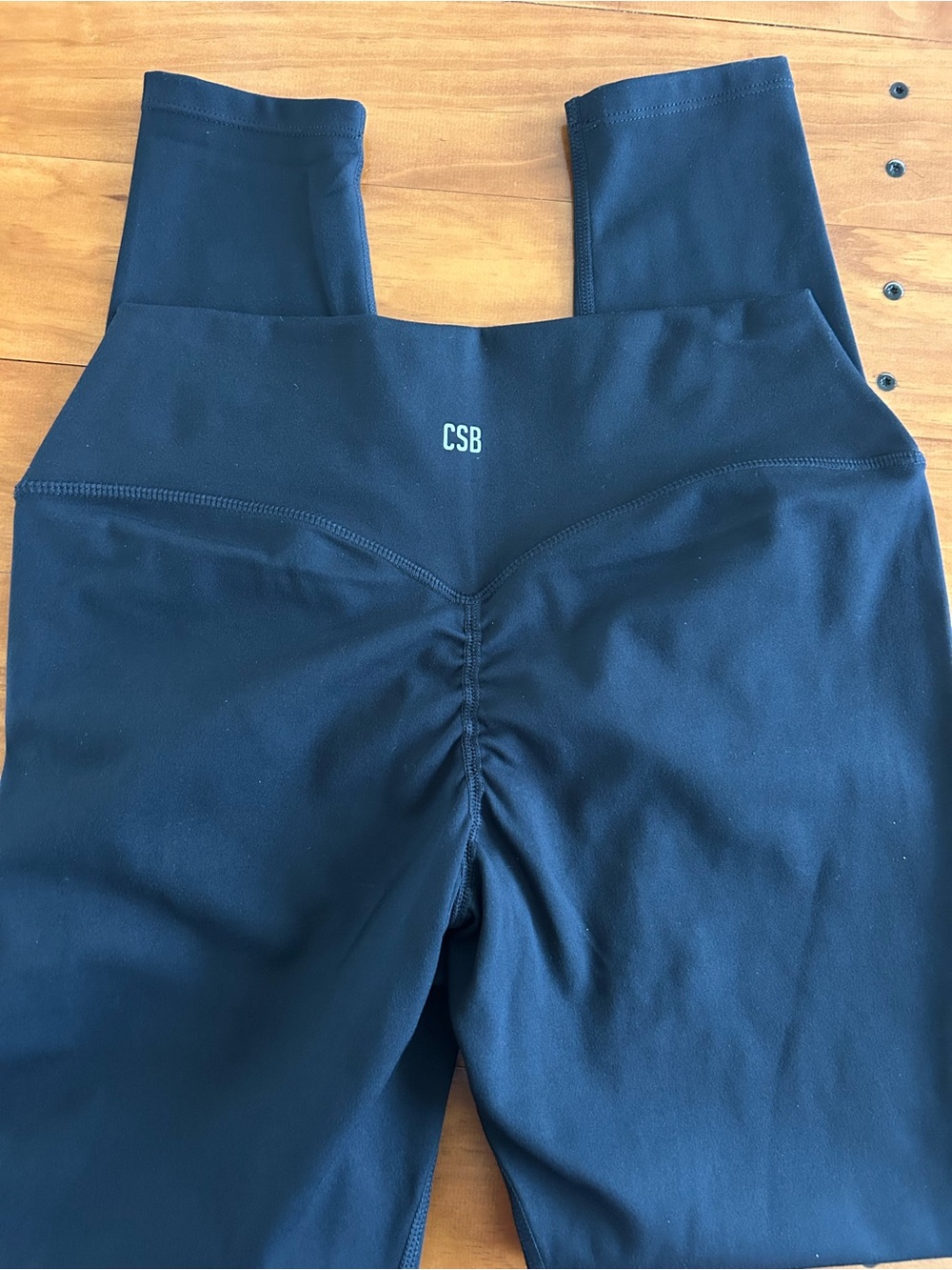 High-Rise Black Serenity Invisible Scrunch Legging - Picture 3 of 5